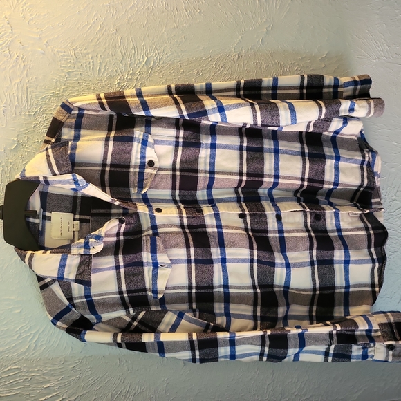American Eagle Women's Button down long sleeve - Picture 5 of 6